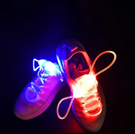 Logo personnalisé LED brillant dans les lacets de chaussures sombres clignotant LED lacet de fête pour la Promotion